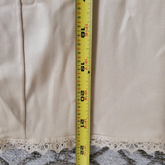 VTG Vanity Fair Slip - Picture 7 of 7